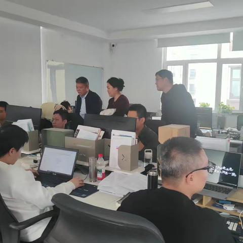 市工信局在我县调研专精特新企业