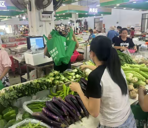 光坡镇持续开展港坡农贸市场禁塑宣传活动