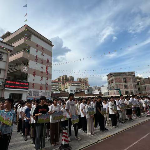 挑战自我，突破极限——罗城柑园小学六年级师生拔河比赛