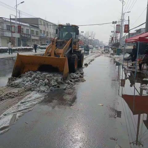 马村乡：瑞雪纷飞冬意寒 扫雪除冰保畅通