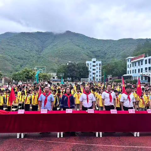 “牢记党的教导，争做强国少年”——平班镇中心小学庆“六·一”儿童节简篇