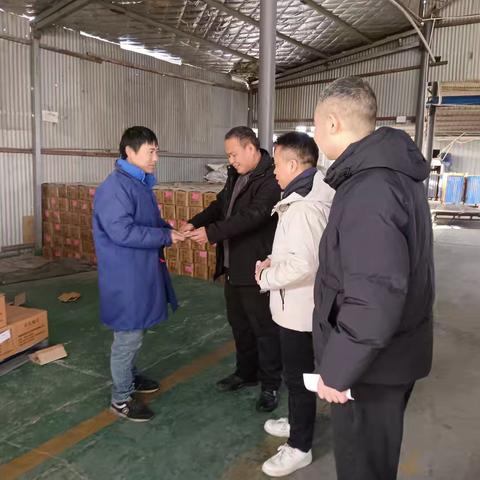 岁末寒冬暖人心，情系员工显担当 2026年三乡镇南村铅笔厂爱心帮扶贫困员工活动掠影