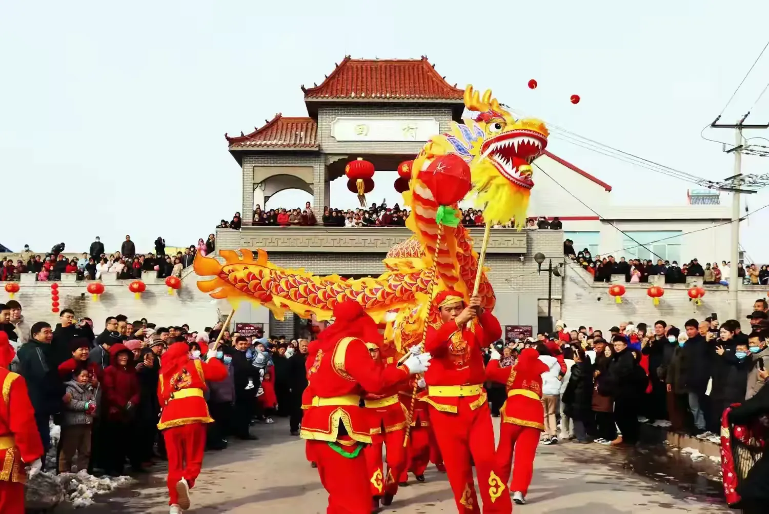 简篇-【瞰绣惠】我们的“村晚”,载着欢笑与星光驰骋向前