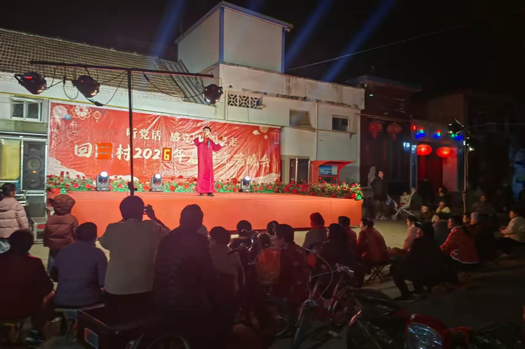 简篇-【瞰绣惠】我们的“村晚”,载着欢笑与星光驰骋向前