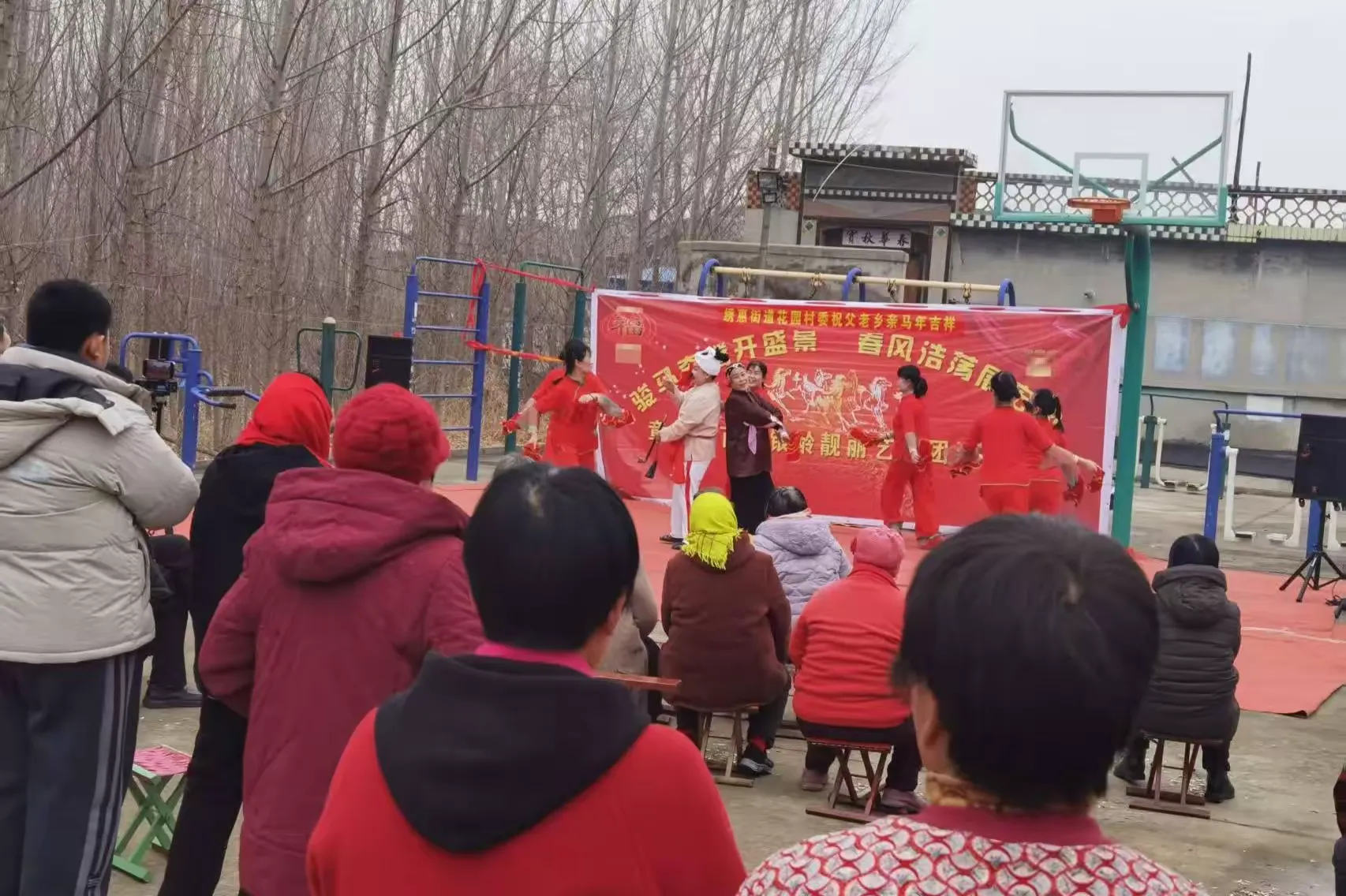 简篇-【瞰绣惠】我们的“村晚”,载着欢笑与星光驰骋向前