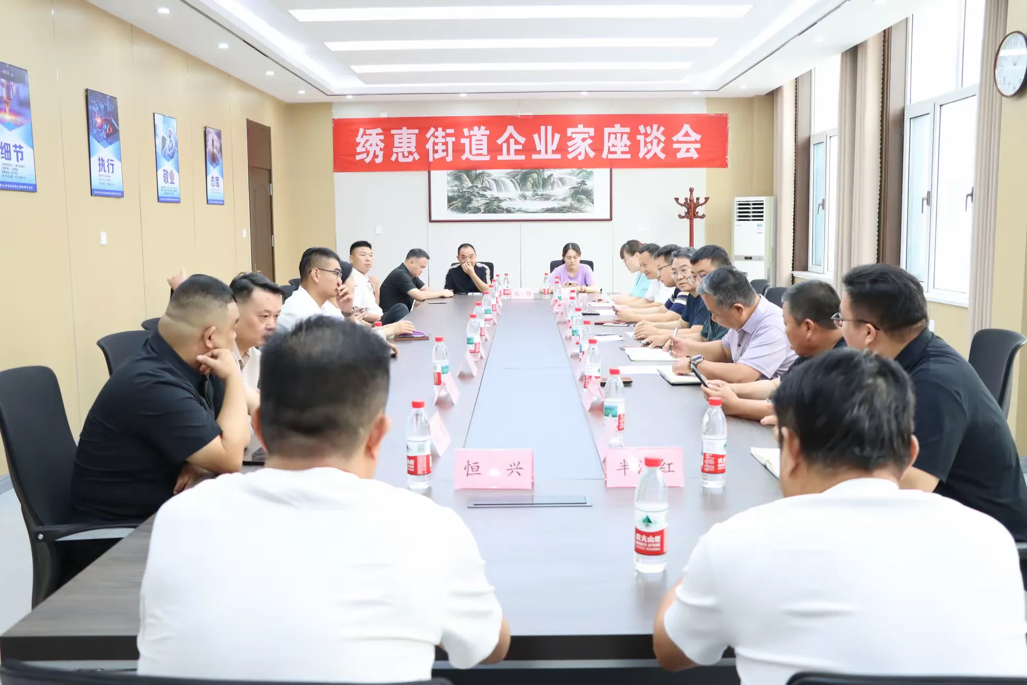 简篇-【瞰绣惠】政企同心聚合力 赋能发展启新程