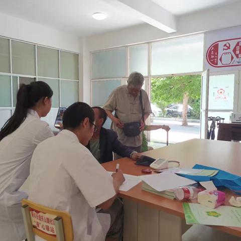 2024年新丰街道庆山路社区家庭医生签约服务活动