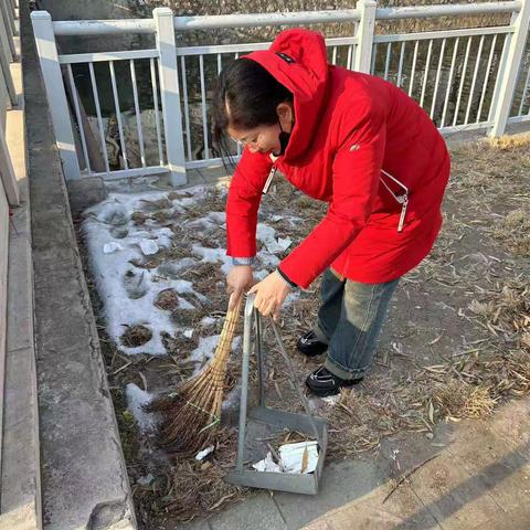 铁路大院街道办事处：清洁河道  绿色环保