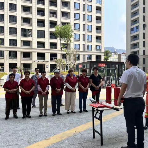 消防安全记心间，防患未“燃”保安全 ﻿——屏岩南苑东区物业服务中心消防演练