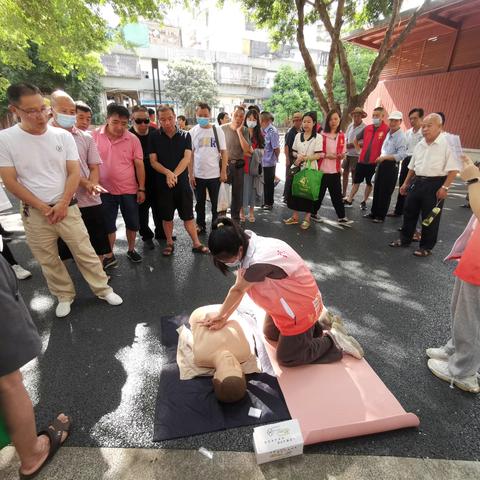 “医疗健康进社区 惠民义诊暖人心” ——之炎夏义行，情润三峰