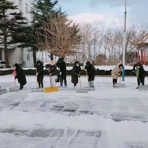 【全环境立德树人】风雪满校园，扫雪护安全——徐福中学教师扫雪活动纪实