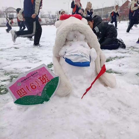 大雪至，冬意浓——临朐县树人实验学校四年级堆雪人活动