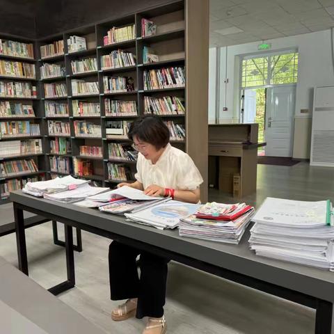 【大爱二小】以查促提升，以提升蓄涵养                      ——金凤区道德与法治教研员常规检查指导
