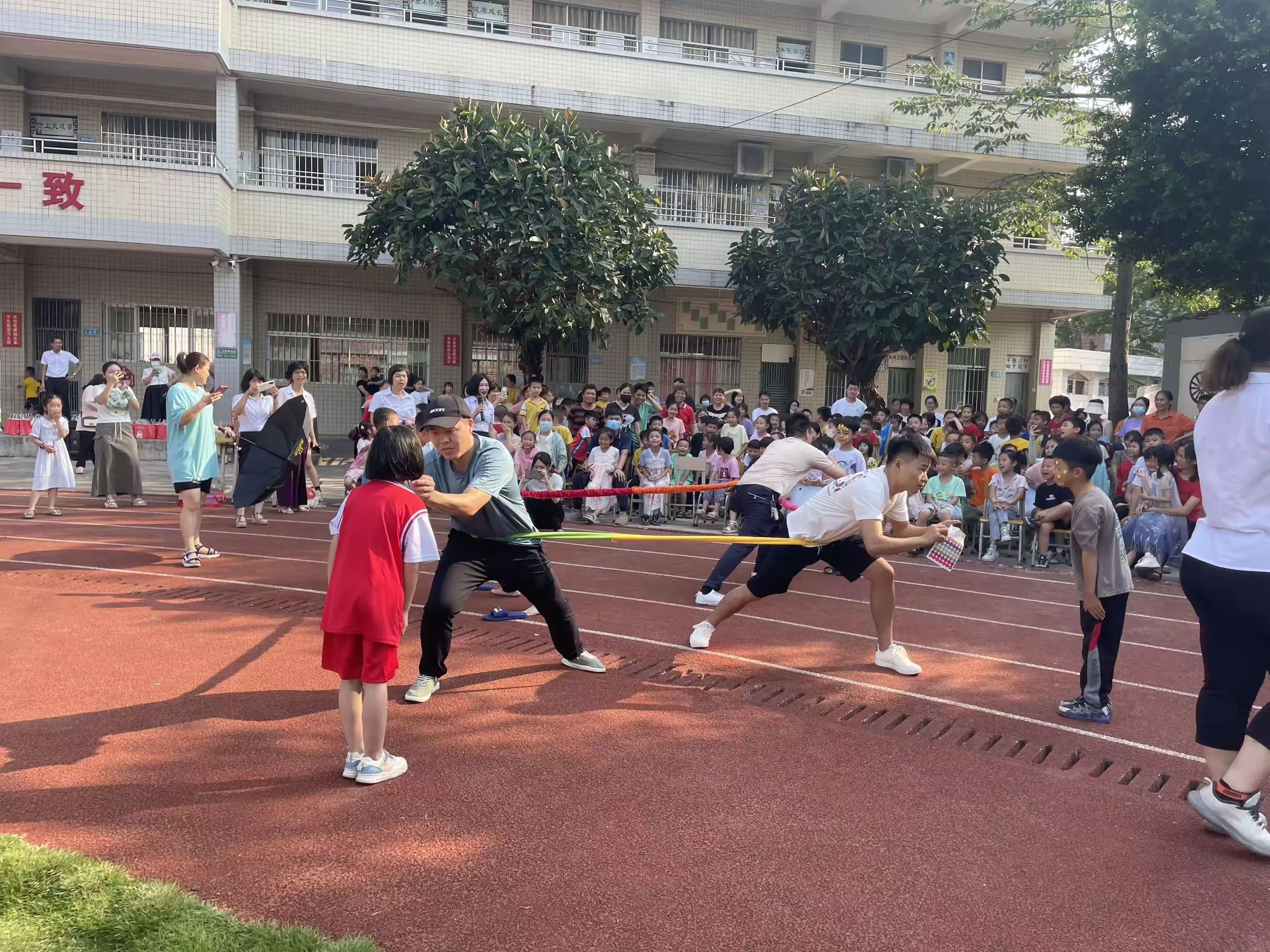 简篇-“快乐童心,放飞梦想”——素龙小学庆祝国际“六一”儿童节