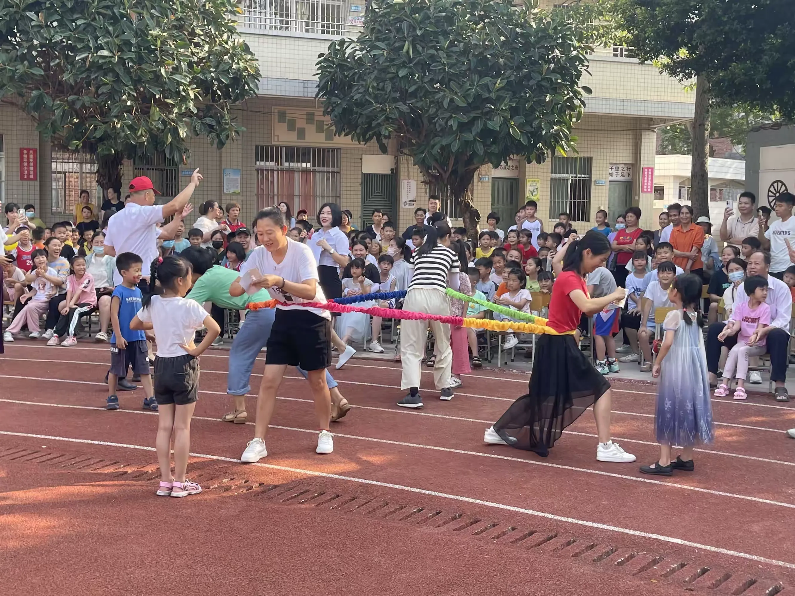 简篇-“快乐童心,放飞梦想”——素龙小学庆祝国际“六一”儿童节