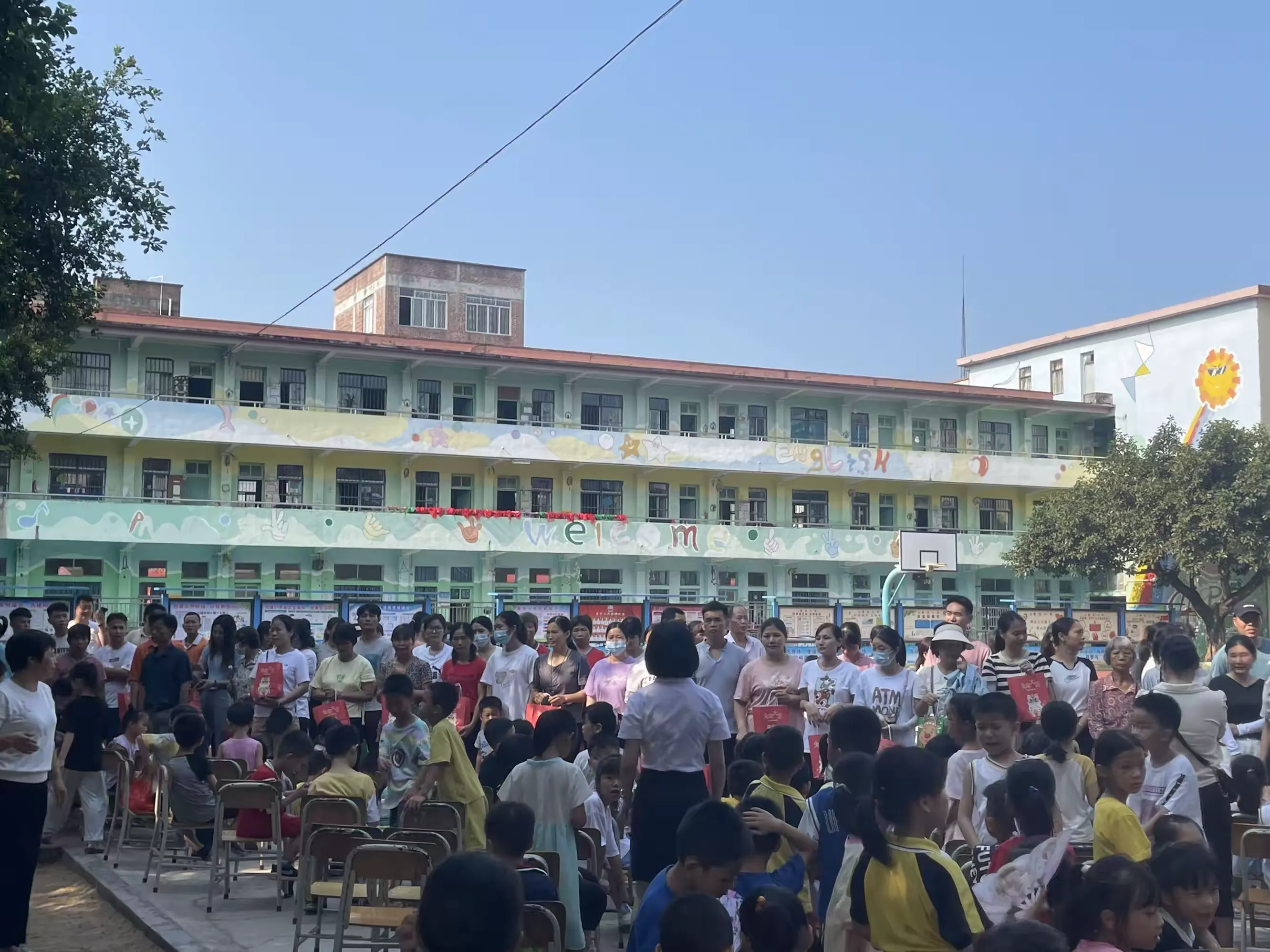 简篇-“快乐童心,放飞梦想”——素龙小学庆祝国际“六一”儿童节