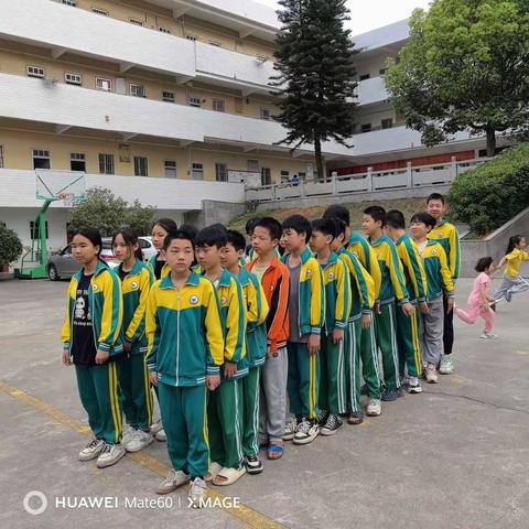 缅怀革命先烈，弘扬烈士精神——2024年4月3日棉洋镇群星小学清明祭扫活动