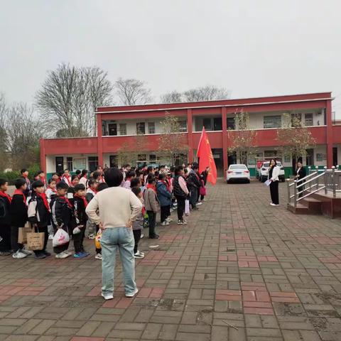 缅怀英雄 砥砺前行——山头店镇乔柿园中心小学“清明祭英烈”活动