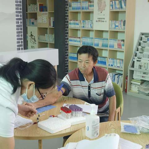 美兰区民政局开展中老年低保对象健康体检工作