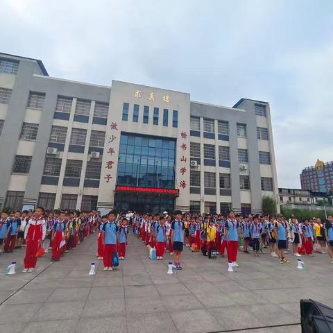 探索海洋奥秘，陶雅匠心之作——吉安县君山小学四、六年级研学札记