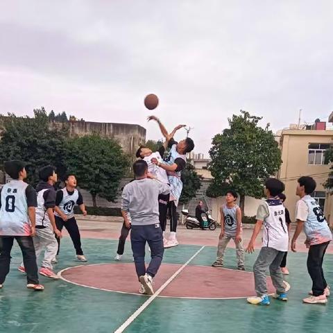 热血上阵，不可阻“蓝”——记黔西市谷里中学冬季篮球赛半决赛