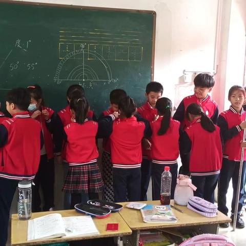 红领巾 爱祖国--宝峰小学建队日系列活动