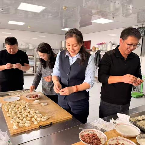 温情冬至  “饺”融你我                     ——哈巴河县联社营业部冬至暖人心促发展