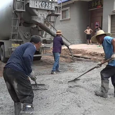 乡村振兴路先行 修路便民暖人心