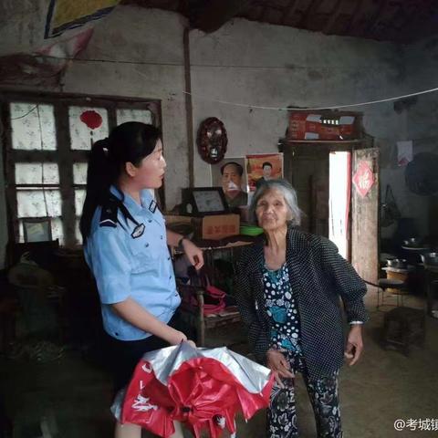 暴雨送温暖，情系五保户