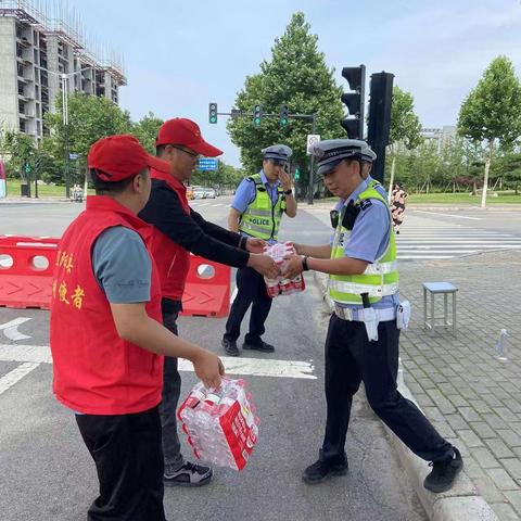 志愿服务献爱心 助力高考暖人心                   宜北污水厂组织党员志愿者助力高考