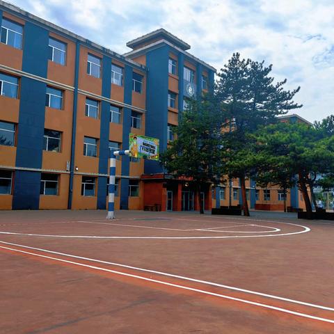 弘扬劳动精神 融绘校园聚力