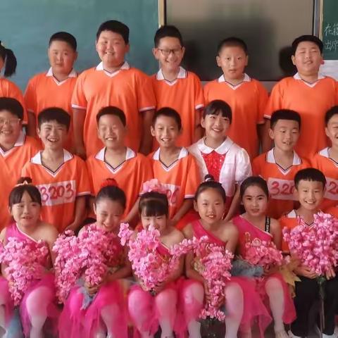 苇子沟中心小学三年二班的同学在运动会上的精彩瞬间