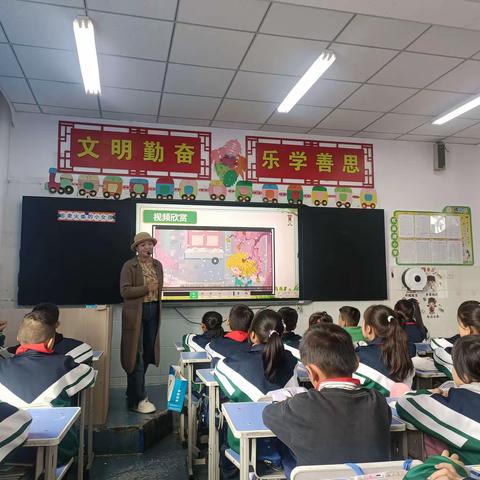 凝“新”聚力   逐“光”启航                  ——吹麻滩小学语文组新教师“过关课”活动