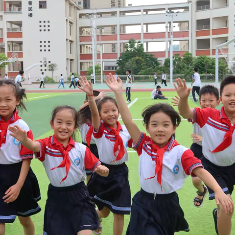 牢记党的教导 争做强国少年——江州区第五小学2025年一年级新队员入队仪式