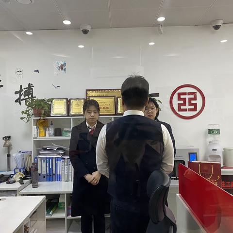 于洪香炉山支行开展常到店客预约叫号服务推广工作