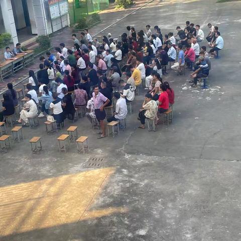 同心同行同频，共筑成长之路——外龙小学期初家长会纪实
