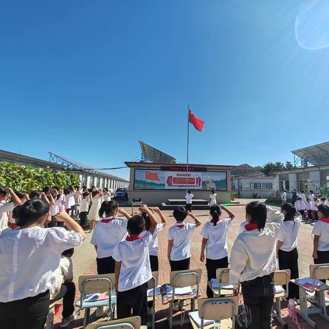 月满情浓过中秋，童心闪耀迎国庆——新寨镇兰坨小学庆中秋，迎国庆活动纪实