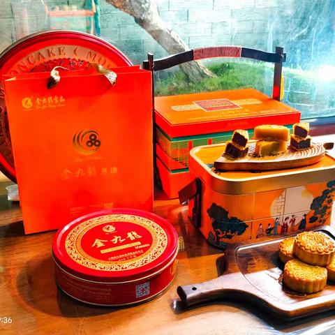 月饼还是喜欢玉林金九龙的甘香味！好吃！不上火！出炉那一刻，满屋子都是香的！