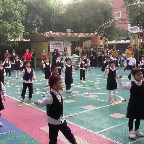 一物多玩和舞蹈表演活动的快乐时光