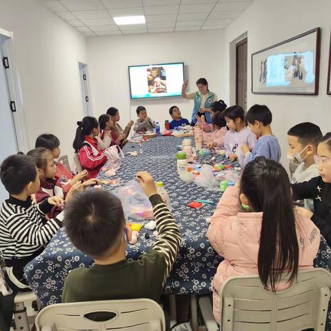 西港路街道万和城社区：蛇年添福意 巧手捏福娃