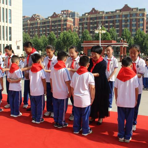 传承红旗渠精神   做新时代好队员一一林州市第一实验小学新队员入队仪式