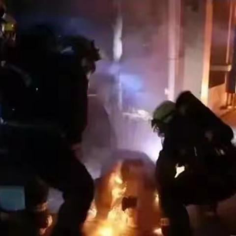 春节将至，物业温馨提示：楼道放鞋柜和杂物属违法行为，请及时清理