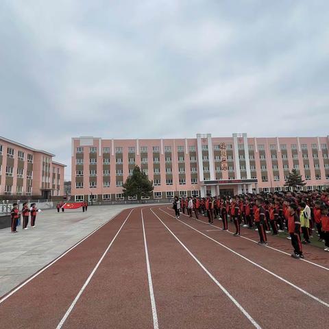 国安民安家才安，有你有我有国安—绥阳第二小开展2024年全民国家安全教育日普法宣传活动