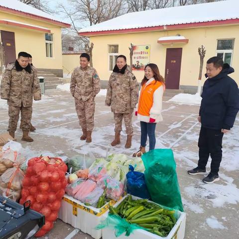 南台社区丨新鲜蔬菜送军营 雪天慰问暖兵心