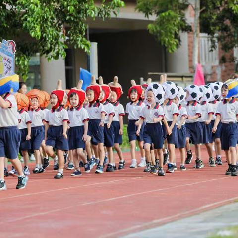 青春恰似火  扬帆正当时