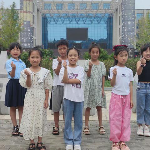 “教诲如春风，师恩似海深”感恩教师节，人民路小学三（7）班“梦之翼”小队