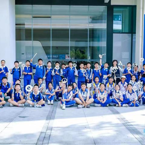 指尖跃灵感，科创向未来