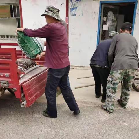 5月14日云亭苗木为残疾人发放肥料活动