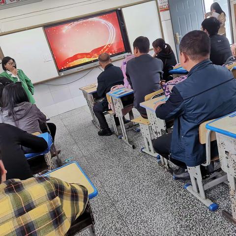 相约春天的聚会                             ——东城小学一年级家长会侧记