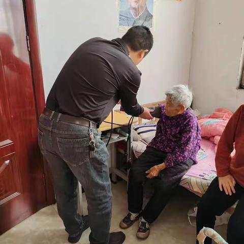 柏梁卫生院家庭医生签约“敲门行动”：健康服务零距离，贴心守护暖民心